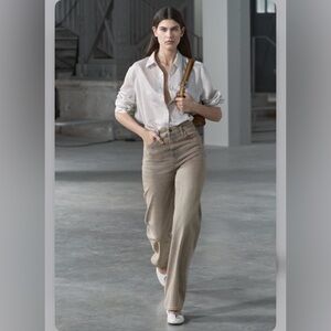 ZARA Slim Fit - Wide Leg - High Waist Women’s Sand Jeans Size 2